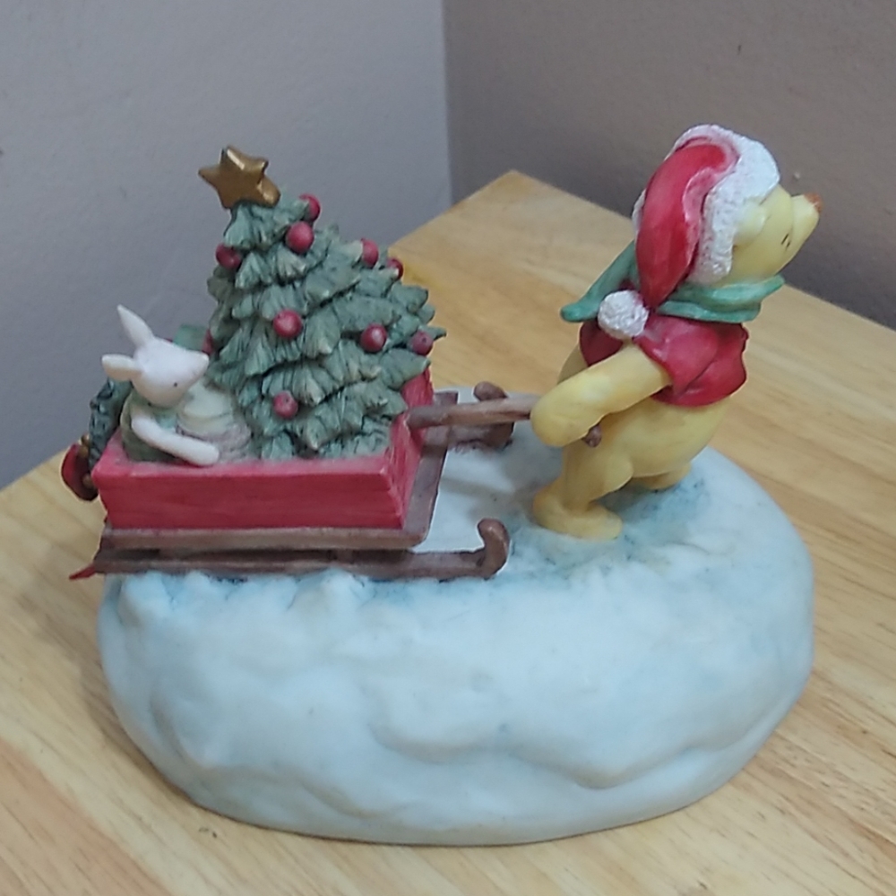 Disney Classic Pooh and Piglet Xmas music box